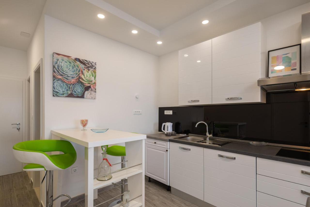 Seaside Deluxe Apartment Jesenice (Split-Dalmatia)